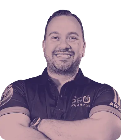 Miembro sonriente del equipo de SEO Contenidos, mostrando confianza y profesionalismo.