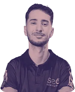 Miembro del equipo de SEO Contenidos, sonriente y con actitud profesional.
